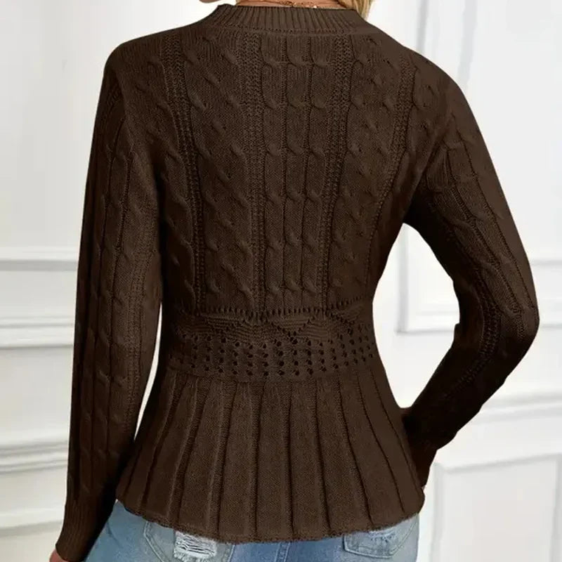 Pull pour femme avec un col en maille épaisse et des volants