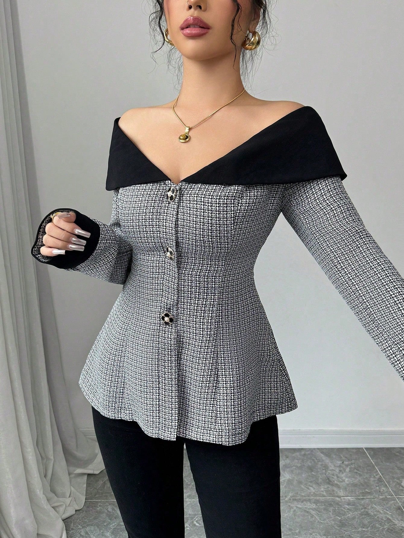 Veste Minimaliste À Épaules Dénudées Et Col V