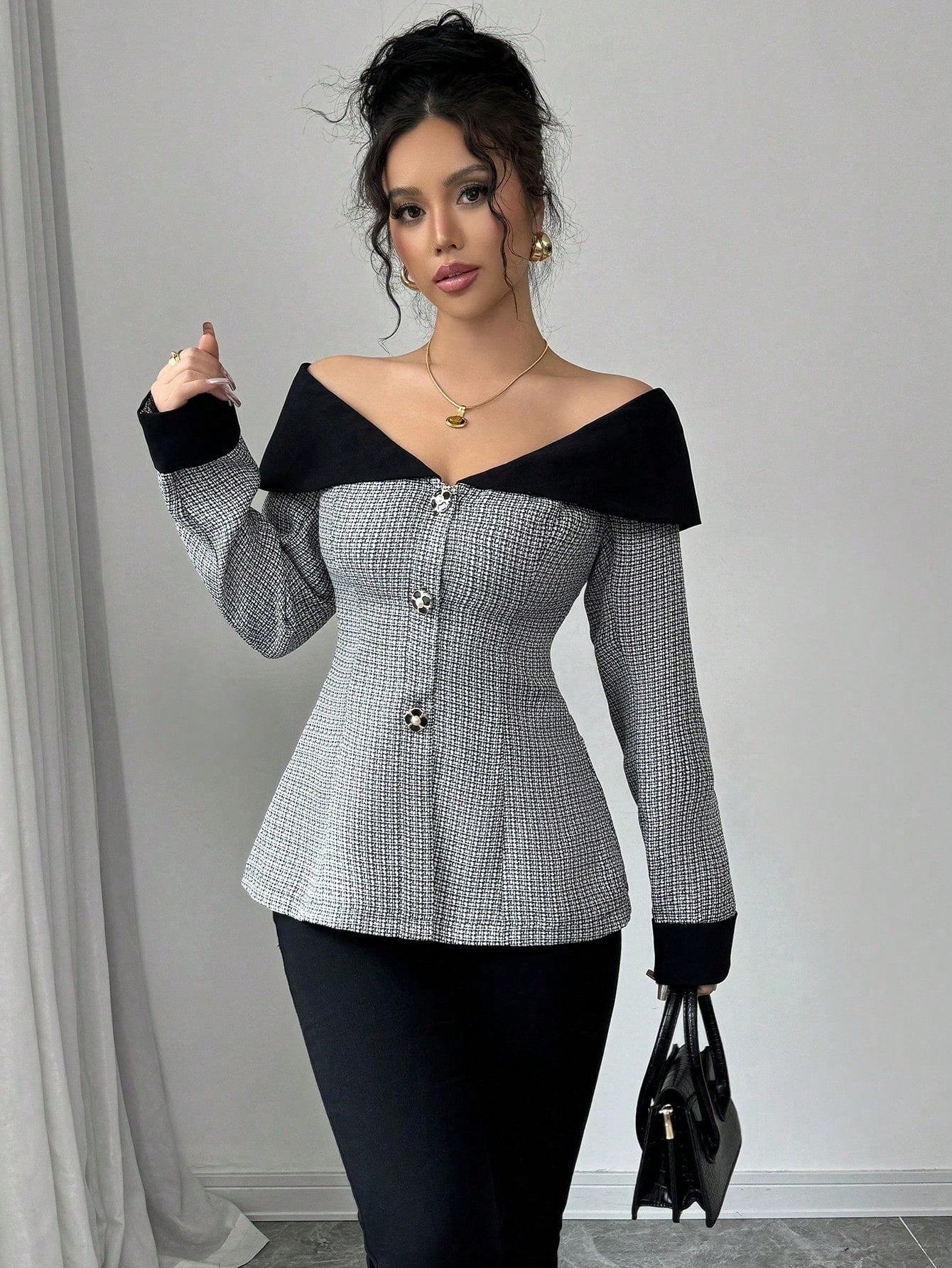 Veste Minimaliste À Épaules Dénudées Et Col V