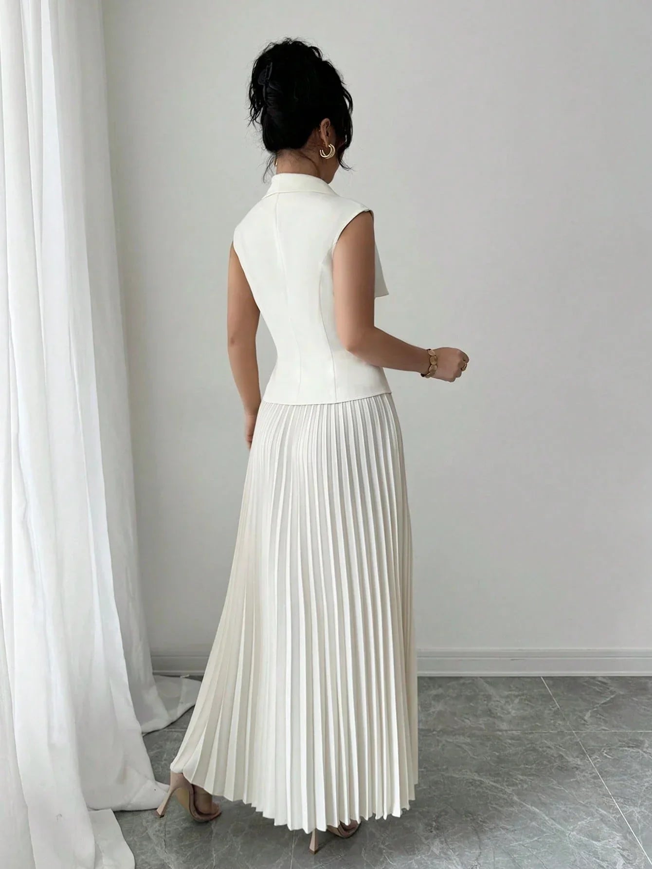 Ensemble Gilet Cintré Et Jupe Plissée