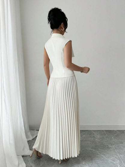 Ensemble Gilet Cintré Et Jupe Plissée