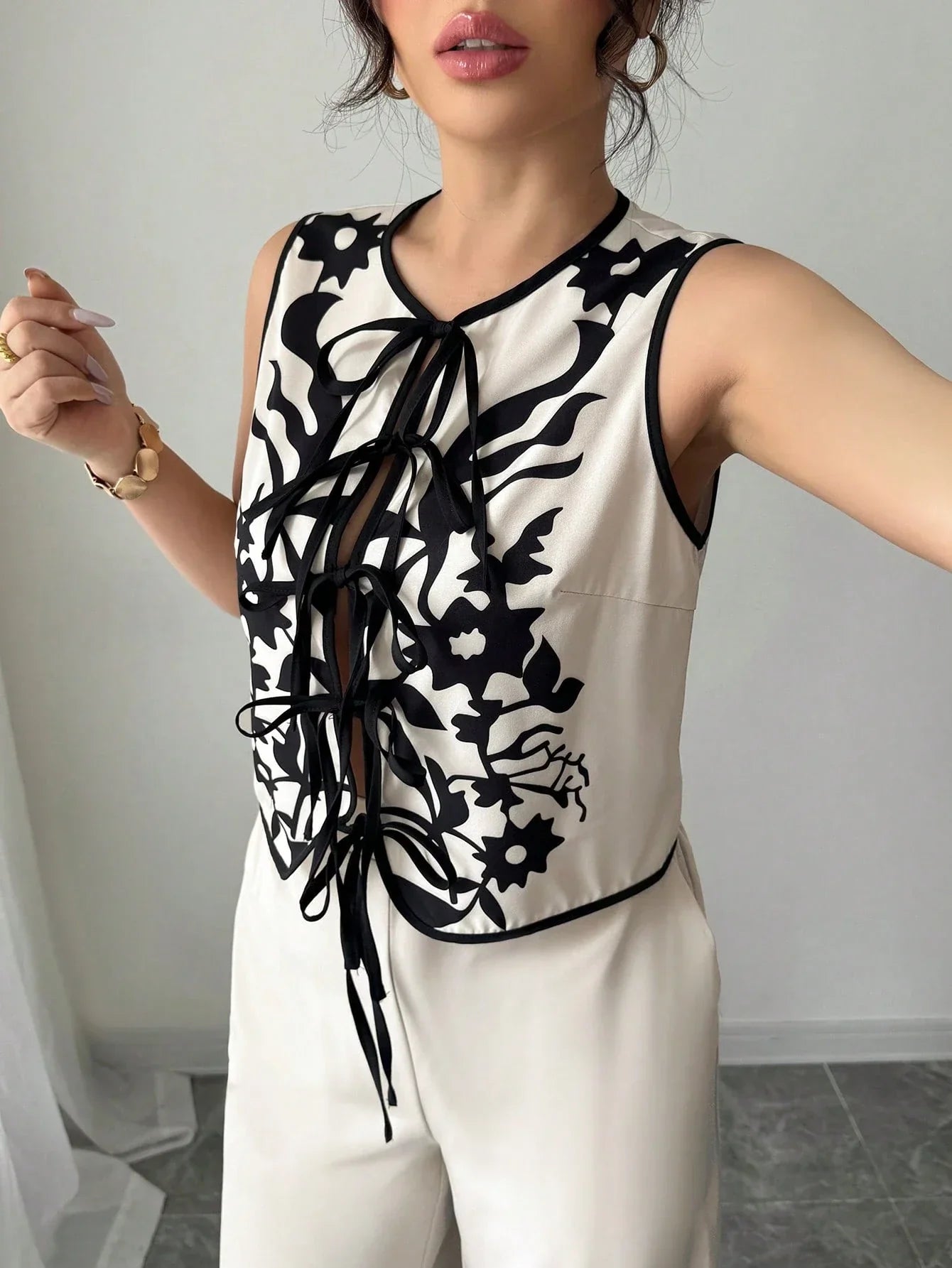 Ensemble Blouse Imprimée À Nouer Devant Et Pantalon