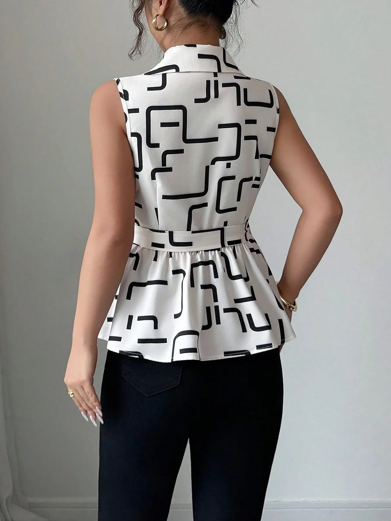 Blouse Géométrique À Ourlet Volanté