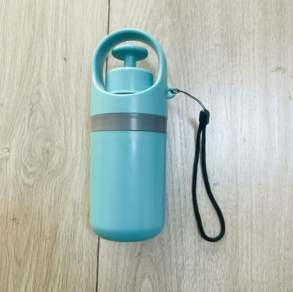 Ramasse-déjections canines portable avec distributeur de sacs intégré