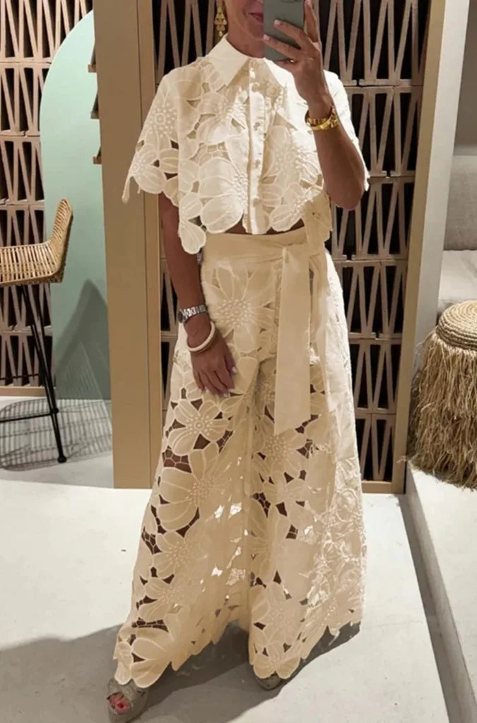 Ensemble deux pièces pour femme : chemisier en dentelle brodée et pantalon à taille nouée