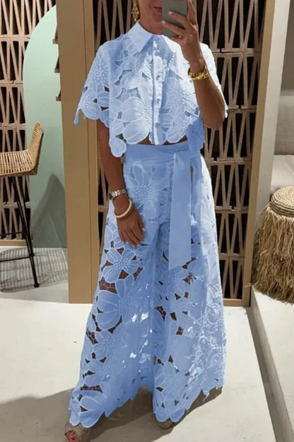 Ensemble deux pièces pour femme : chemisier en dentelle brodée et pantalon à taille nouée