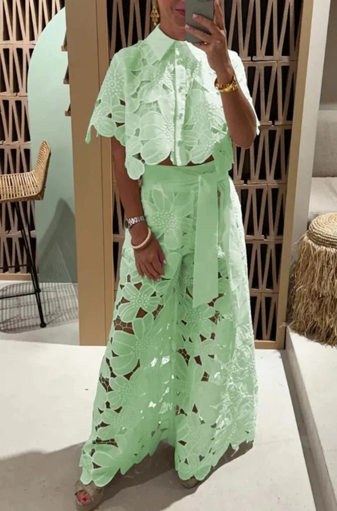 Ensemble deux pièces pour femme : chemisier en dentelle brodée et pantalon à taille nouée