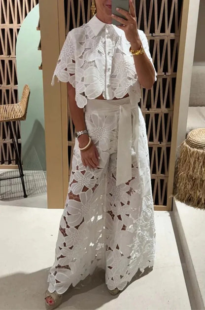 Ensemble deux pièces pour femme : chemisier en dentelle brodée et pantalon à taille nouée